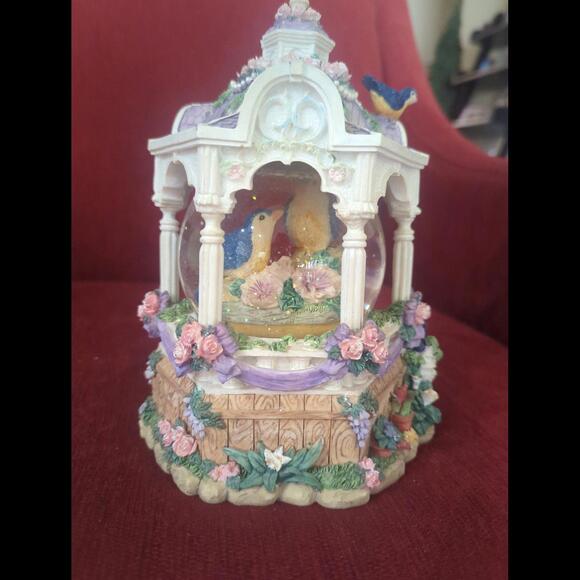 Vintage bluebird gazebo glitter globe - Picture 5 of 9